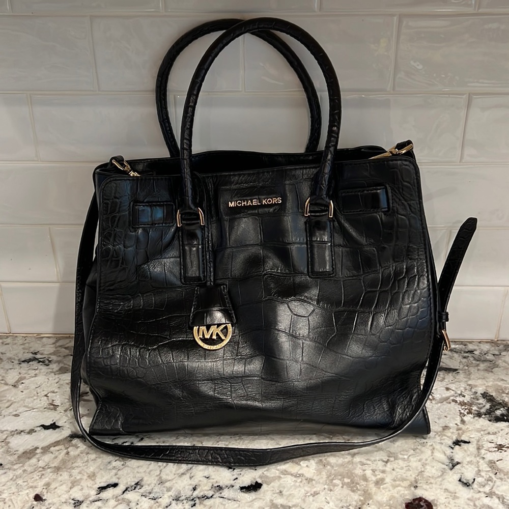 Michael Kors pocketbook. pretty perfect!